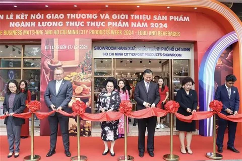 Delegates cut the ribbon to kick off the Business Matching and Ho Chi Minh City Products Week 2024 – Food and Beverages (Photo: VNA)