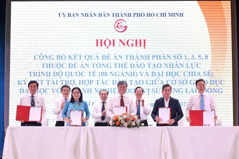 Agencies sign agreements to implement the project at the conference. (Photo: VNA)