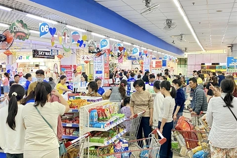 Co.opmart and Co.opXtra supermarkets attract a large number of shoppers. Saigon Co.op is stocking large volumes of essential Tet goods to ensure adequate supply during the holidays. (Photo: Courtesy of Saigon Co.op)