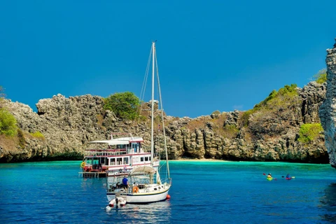 Boats anchor in an inlet at Koh Haa Island in Krabi. (Photo: bangkokpost.com) 