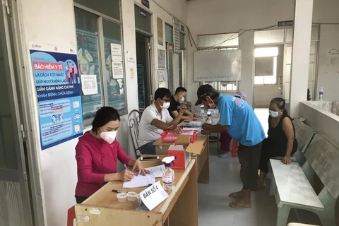 Los pobladores participan en un proyecto de detección temprana de la tuberculosis. (Foto: Vietnam+)