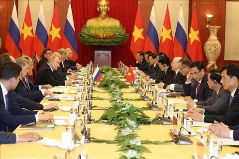 El secretario general del Partido Comunista de Vietnam, Nguyen Phu Trong, sostiene conversaciones con el presidente de Rusia, Vladimir Putin. (Foto: VNA)