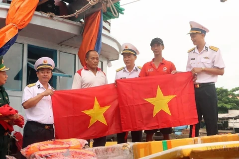 Armada Popular de Vietnam: Un punto de apoyo para pescadores en el mar