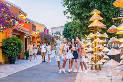 Turistas en Hoi An (Foto: sggp.org.vn)