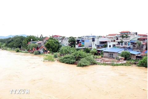 El nivel de agua del río Cau, en la provincia norvietnamita de Thai Nguyen, continúa elevando. (Foto: VNA)