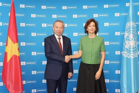 El secretario general del Partido Comunista y presidente de Vietnam, To Lam, se reúne con la directora general de la UNESCO, Audrey Azoulay. (Foto: VNA)