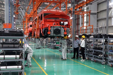 Una planta de fabricación y ensamblaje de automóviles de la empresa Kim Long Motor Hue en la zona económica de Chan May-Lang Co, en la provincia central de Thua Thien-Hue. (Foto: VNA)