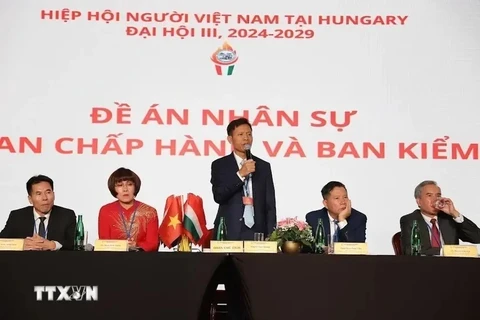 El presidente de la Asociación de Vietnamitas en Hungría, Vu Quy Duong, interviene en el evento (Foto: VNA)