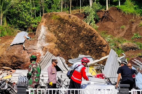 Consecuencia de los deslizamientos de tierra en la provincia de Java Central, Indonesia, el 20 de noviembre de 2024. (Foto: Xinhua/ VNA)