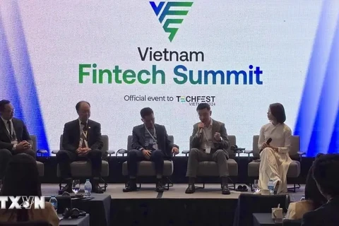 Expertos debaten en un coloquio sobre la tecnología financiera en Techfest Vietnam 2024 (Foto: VNA)