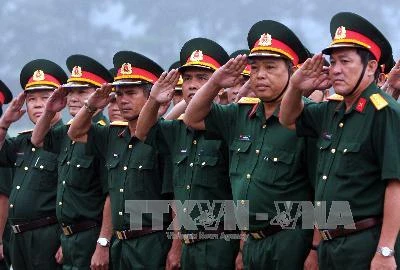 La defensa nacional de Vietnam se basa en la autodefensa pacífica, así como en la prevención activa, proactiva, resuelta y perseverante de los riesgos de guerra. (Foto: VNA)