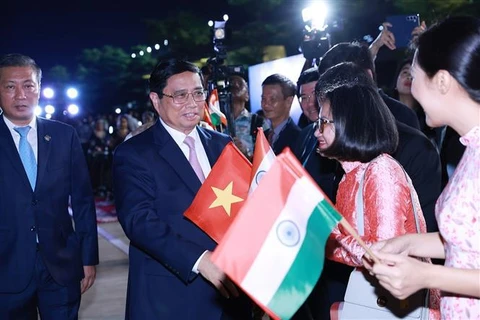 Le Premier ministre Pham Minh Chinh est arrivé à l’aéroport militaire de Palam à New Delhi, entamant sa visite d’État du 30 juillet au 1er août en Inde, Photo : VNA