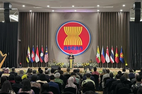 Lors de la cérémonie de célébration de la 57e Journée de l'ASEAN (Photo : VNA)