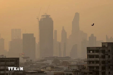 La brume recouvre Bangkok, la capitale de la Thaïlande, en janvier 2023. Photo : AFP/VNA