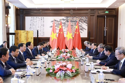 越南政府总理范明政与中国国务院总理李强举行了会谈
