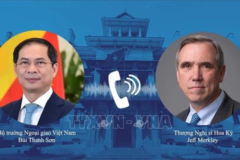 越南外交部长裴青山与美国参议员杰夫·默克利通电话。图自越通社