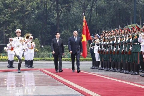 越南国家主席梁强同保加利亚总统鲁门·拉德夫举行会谈