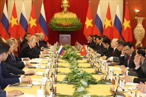 Party General Secretary Nguyen Phu Trong holds talks with Russian President Vladimir Putin in Hanoi on June 20. (Photo: VNA)
