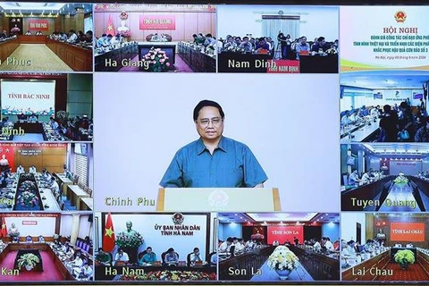 Prime Minister Pham Minh Chinh chairs the hybrid conference. (Photo: VNA)