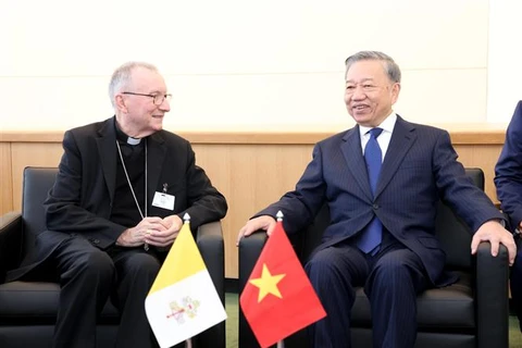 General Secretary of the Communist Party of Vietnam Central Committee and State President To Lam (R) and Vatican Secretary of State Cardinal Pietro Parolin. (Photo: VNA)