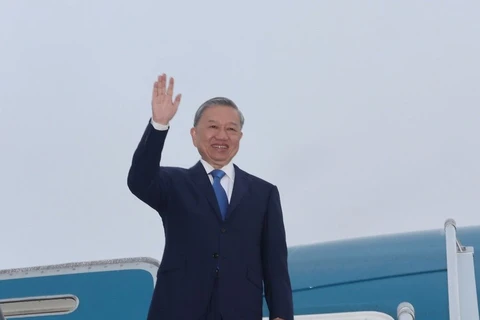 Party General Secretary and State President To Lam leaves Hanoi for state visits to Mongolia, Ireland, attendance at the 19th Francophonie Summit and an official visit to France from September 30 to October 7. (Photo: VNA)