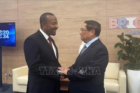 Vietnamese Prime Minister Pham Minh Chinh (R) and Prime Minister of Ethiopia Abiy Ahmed. (Photo: VNA)