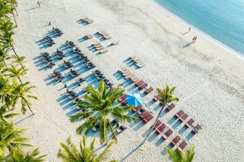 Une plage poétique devant La Festa Phu Quoc.