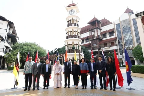 Delegates from ASEAN countries and India attend the meeting. (Photo: globalgovernancenews.com)