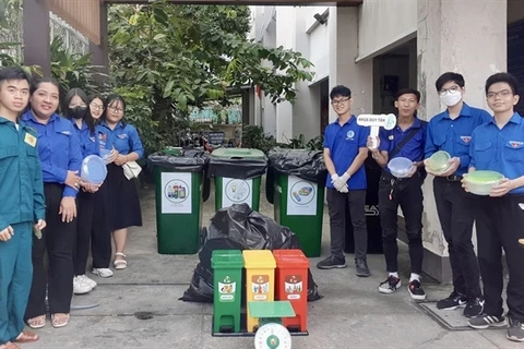 Concerned authorities in HCM City are promoting solutions and collaborations to strengthen people's habit of classifying waste at its source. (Photo: VNA)