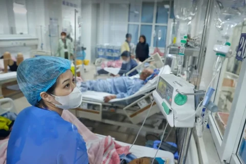 A medical worker attends to patients in intensive care at the National Cancer Hospital's Tan Trieu Branch in Hanoi. Reports indicate that 65-75 per cent of inpatients suffer from non-communicable diseases. (Photo: VNA)