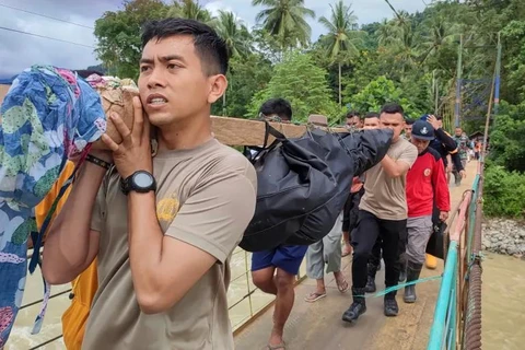 Rescue workers carry the body of a person who died in the landslide at Tulabolo village, Indonesia, on July 9. (Photo: AFP) 