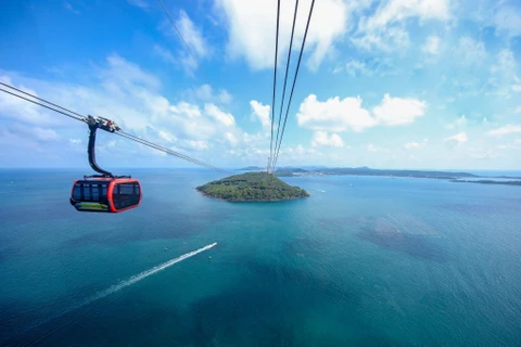 The cable car to Hon Thom provides a breath-taking panoramic view of Phu Quoc sea and sky. (Photo: Sun Group)