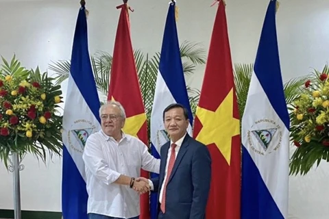 Nguyen Minh Tam, deputy head of the Party Central Committee’s Commission for External Relations (right) and President of the Nicaraguan National Assembly Gustavo Porras. (Photo: The Party Central Committee’s Commission for External Relations)