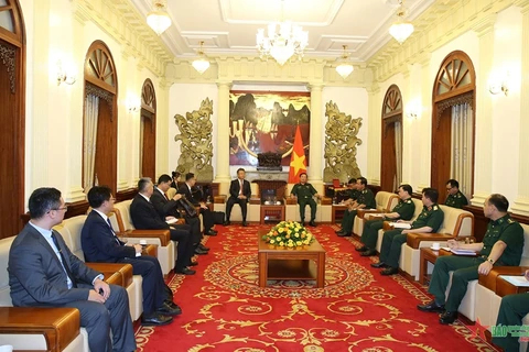 Deputy Minister of National Defence Sen. Lt. Gen. Hoang Xuan Chien on August 13 has a meeting with a delegation of the National Immigration Administration of China, led by its deputy head Li Junjie. (Photo: qdnd.vn)