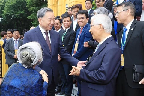 Party General Secretary and President To Lam meets with overseas Vietnamese in Hanoi on August 23. (Photo: VNA)