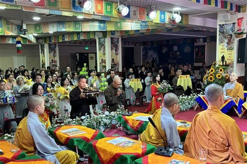 Buddhist followers attend the Vu Lan festival in Moscow, Russia. (Photo: VNA)