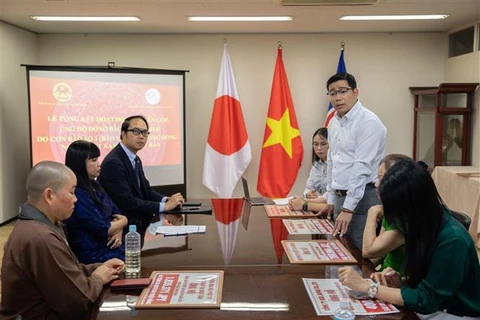 Representatives from Vietnamese Embassy and associations in Japan at the meeting to review the donation campaign to support typhoon victims. (Photo: VNA)