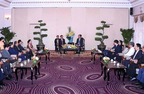 Deputy Secretary of the city Party Committee and Chairman of the municipal People's Committee Phan Van Mai receives the Lao delegation on September 26. (Photo: VNA)