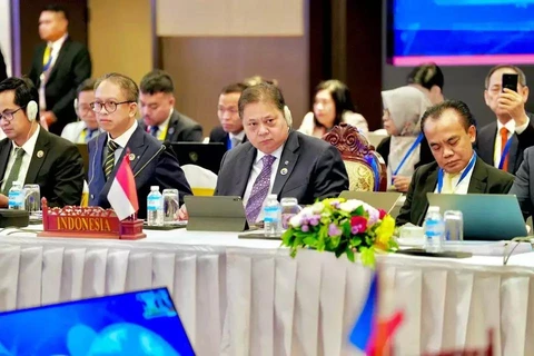 Indonesia’s Coordinating Minister for Economic Affairs Airlangga Hartarto at the meeting with Singaporean Deputy Prime Minister cum Minister of Trade and Industry Gan Kim Yong. (Photo: Indonesian Economic Affairs Ministry's Office)