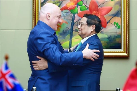 Vietnamese Prime Minister Pham Minh Chinh (right) and his New Zealand counterpart Christopher Luxon. (Photo: VNA)