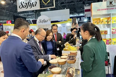 Vietnamese Ambassador to France Dinh Toan Thang visits Vietnamese booth at SIAL Paris 2024. (Photo: VNA)