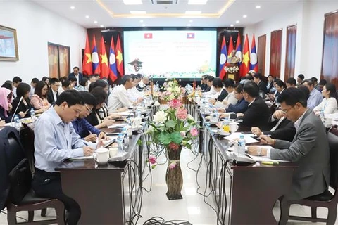 Representatives from the Governments of Vietnam and Laos meet in Vientiane on November 12 to discuss preparations for the 47th meeting of the Vietnam-Laos Intergovernmental Committee for Bilateral Cooperation. (Photo: VNA)