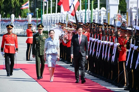 Thai Prime Minister Paetongtarn Shinawatra and her Singapore counterpart Lawrence Wong. (Photo: Courtesy of Thai Foreign Affairs Ministry)