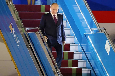 Russian President starts state visit to Vietnam