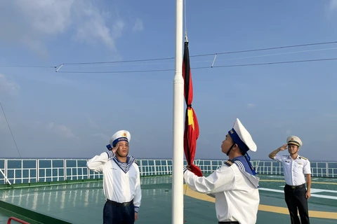 Flag hoisted half-mast in Truong Sa in tribute to Party General Secretary Nguyen Phu Trong