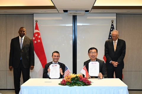 At the siging ceremony of MoU on defence cooperation between Singapore and the US(Photo: https://www.mindef.gov.sg/)