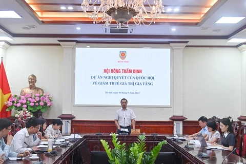 Appraisal session on the National Assembly’s draft Resolution on VAT reduction. (Photo of baochinhphu.vn)