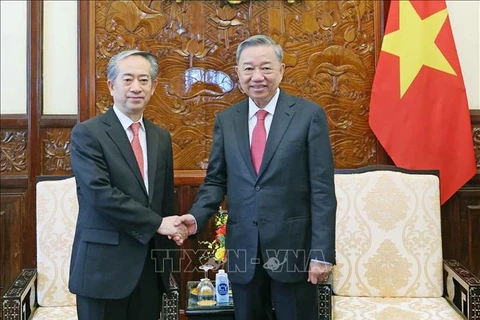 President To Lam (R) receives Chinese Ambassador to Vietnam Xiong Bo. (Photo: VNA)