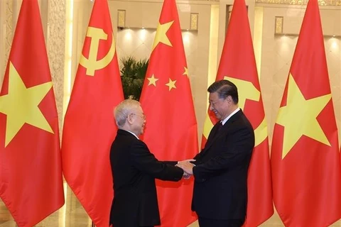 General Secretary of the Communist Party of Vietnam Central Committee Nguyen Phu Trong (L) meets his Chinese counterpart Xi Jinping in Beijing in October 2022 (Photo: VNA)