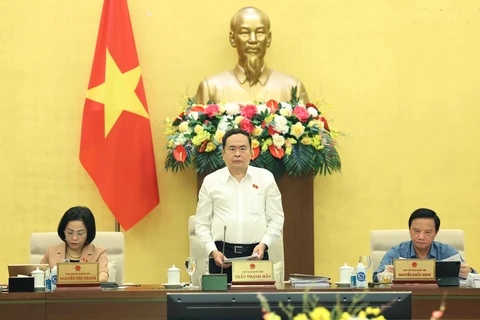 NA Chairman Tran Thanh Man (C) speaks at the 5th thematic session on law-building on August 12 (VNA)